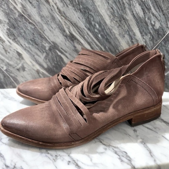 Free People “Lost Valley” Leather Ankle Boot Distressed Straps in Grayish Tan 40 - Picture 3 of 16